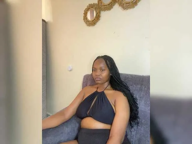 Live sex webcam photo for Curvy-maxy9 #292413817