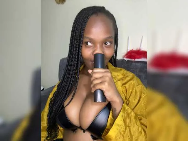 Live sex webcam photo for Curvy-maxy9 #292540384