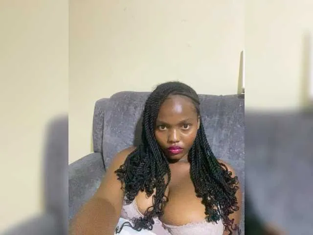 Live sex webcam photo for Curvy-maxy9 #292659926