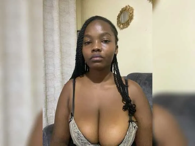 Live sex webcam photo for Curvy-maxy9 #292698717