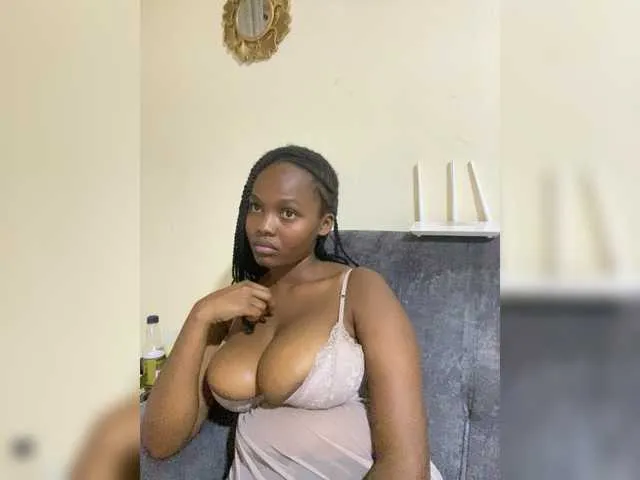 Live sex webcam photo for Curvy-maxy9 #292721049