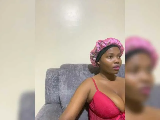 Live sex webcam photo for Curvy-maxy9 #292833106