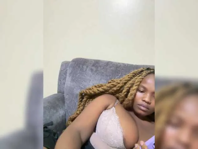 Live sex webcam photo for Curvy-maxy9 #293120904