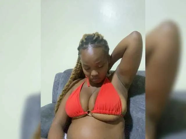 Live sex webcam photo for Curvy-maxy9 #293158620