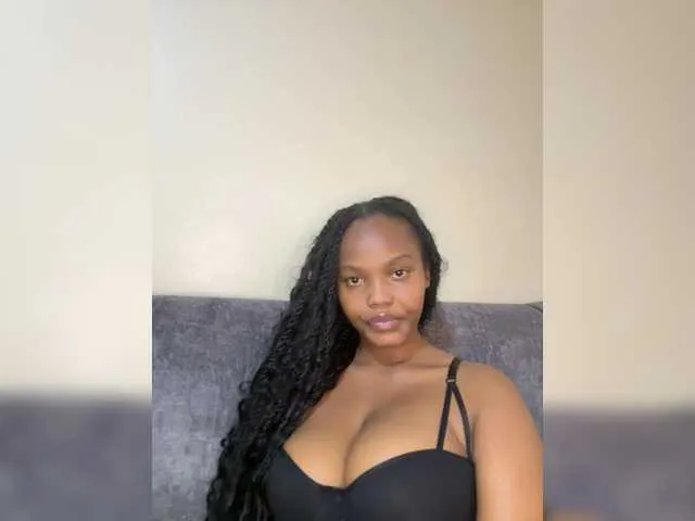 Live sex webcam photo for Curvy-maxy9 #293642946