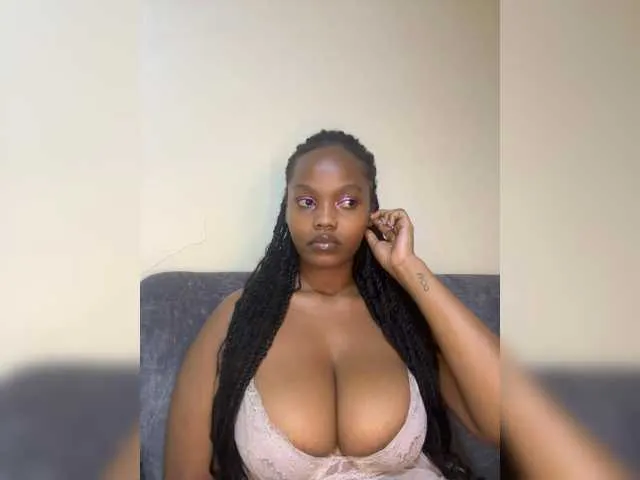Live sex webcam photo for Curvy-maxy9 #293698938