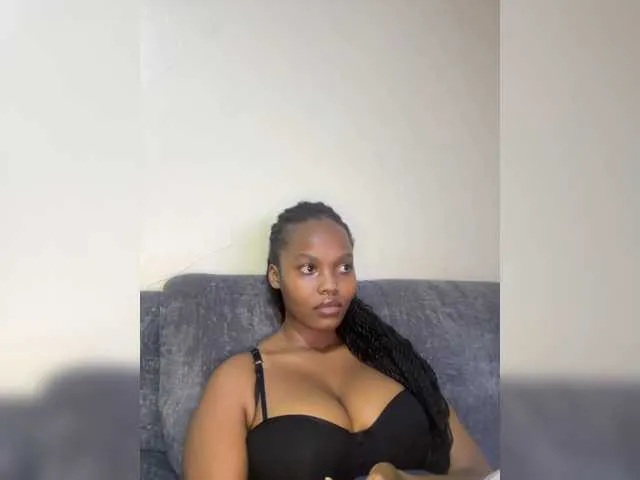 Live sex webcam photo for Curvy-maxy9 #293733467