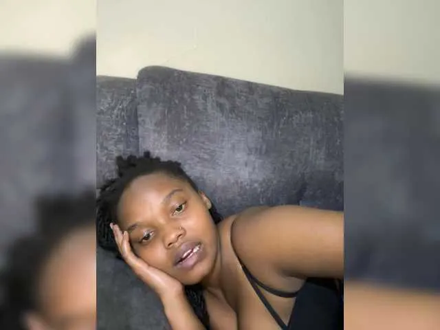 Live sex webcam photo for Curvy-maxy9 #293756459