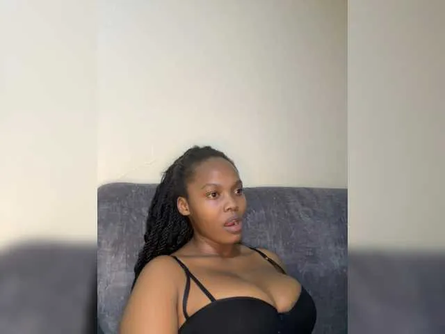 Live sex webcam photo for Curvy-maxy9 #293758230