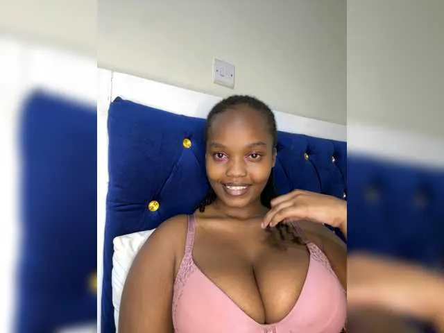 Live sex webcam photo for Curvy-maxy9 #293911148