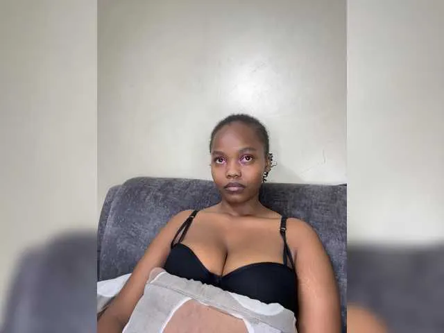 Live sex webcam photo for Curvy-maxy9 #293998591
