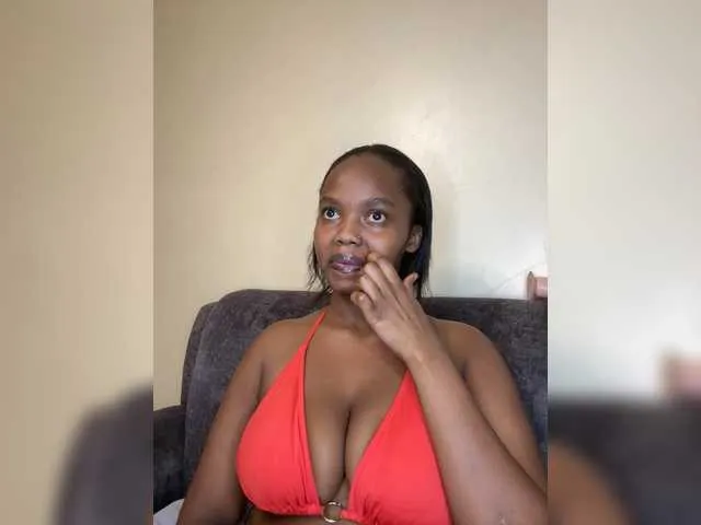 Live sex webcam photo for Curvy-maxy9 #294025049
