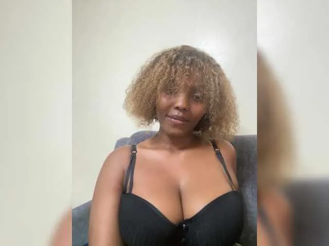 Live sex webcam photo for Curvy-maxy9 #294095751