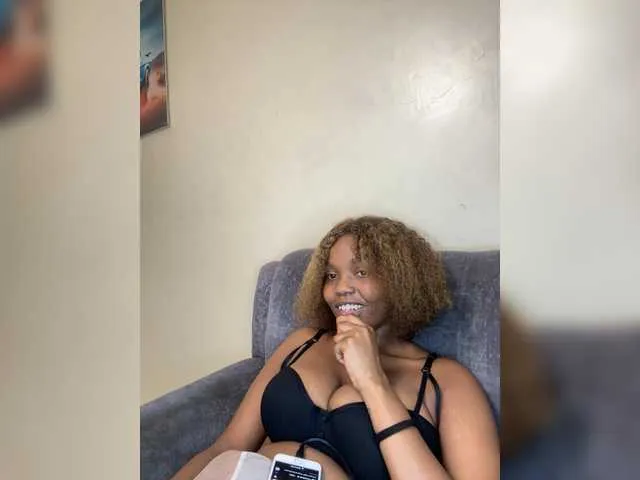 Live sex webcam photo for Curvy-maxy9 #294123238