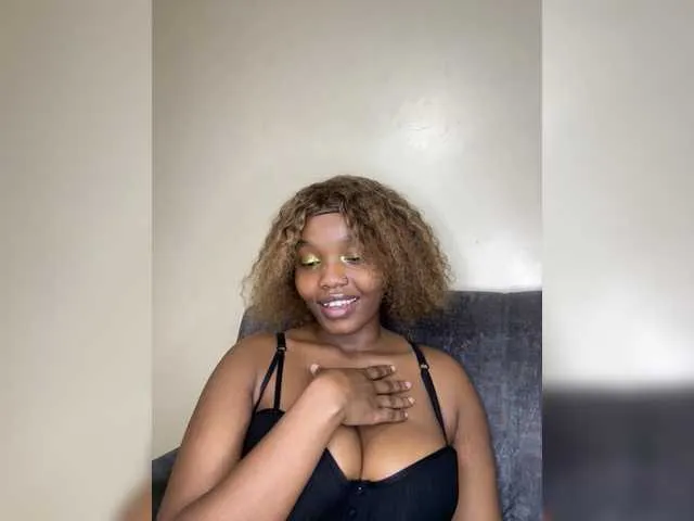 Live sex webcam photo for Curvy-maxy9 #294126952