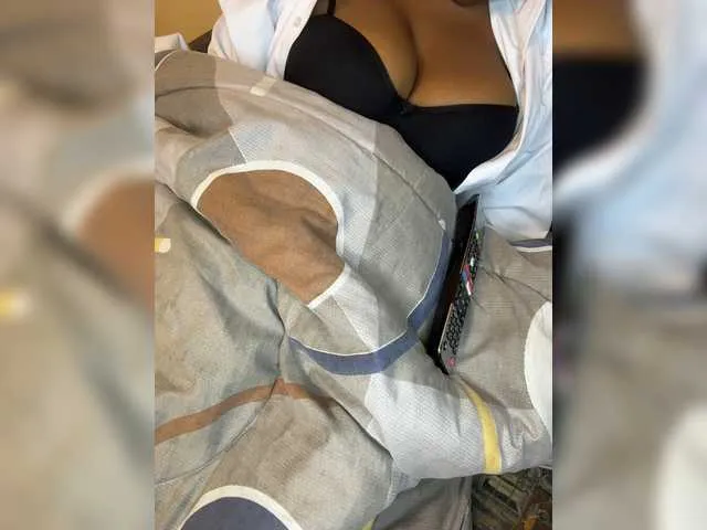 Live sex webcam photo for Curvy-maxy9 #294146687