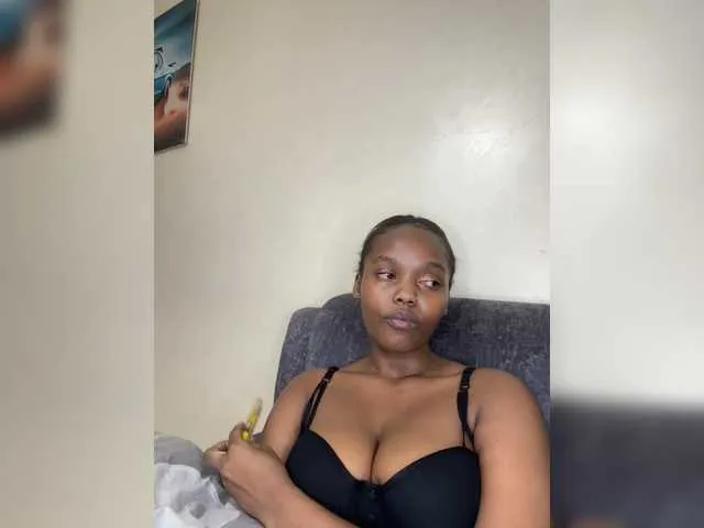 Live sex webcam photo for Curvy-maxy9 #294160030