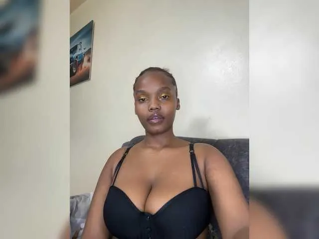 Live sex webcam photo for Curvy-maxy9 #294171467
