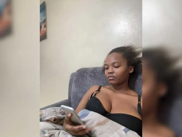 Live sex webcam photo for Curvy-maxy9