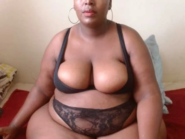 Live sex webcam photo for CurvyDimples #272950847