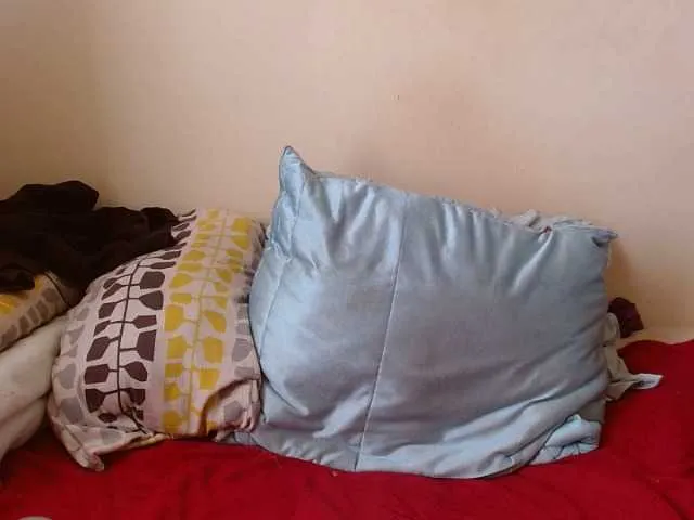 Live sex webcam photo for CurvyDimples #273271362