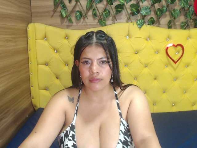 Live sex webcam photo for CurvyJulieth #288083001