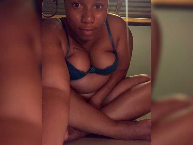 Live sex webcam photo for Curvydoll1 #271898683