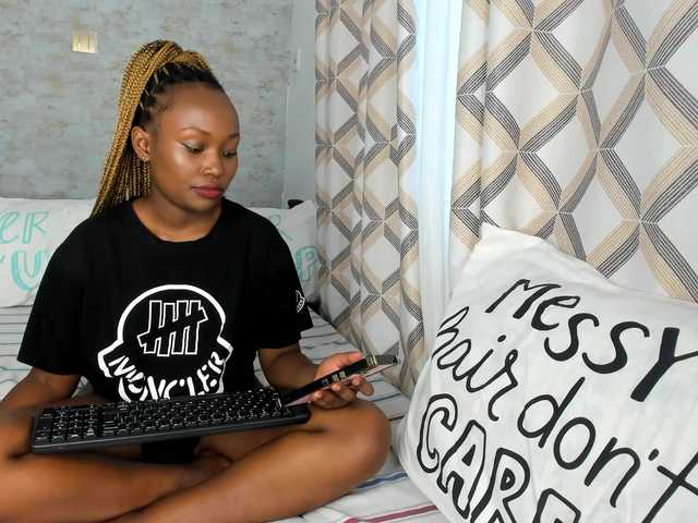 Live sex webcam photo for Cute-And-Sexy #274364786