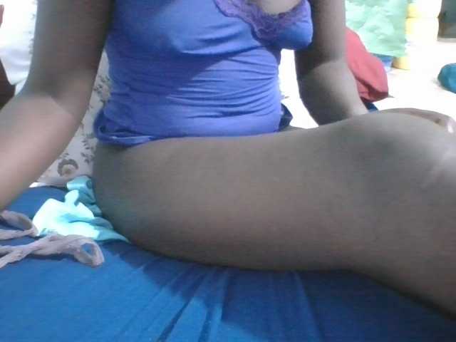 Live sex webcam photo for Cute-vee #290538266