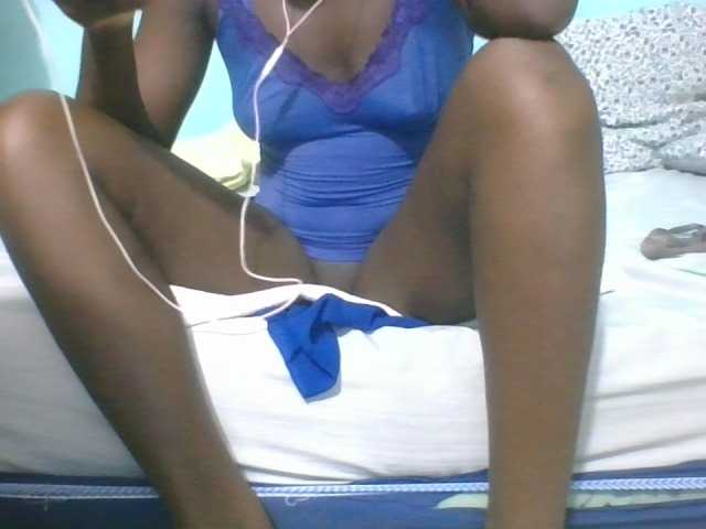 Live sex webcam photo for Cute-vee #290617537