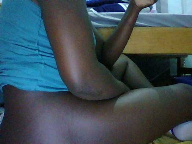 Live sex webcam photo for Cute-vee #291155962