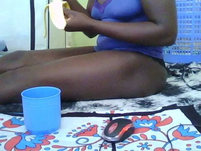 Live sex webcam photo for Cute-vee #291660399