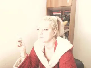 Live sex webcam photo for CuteJ #287901298