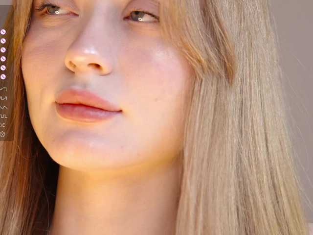 Live sex webcam photo for CuteShine #290488200