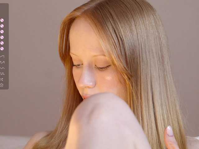 Live sex webcam photo for CuteShine #290513735