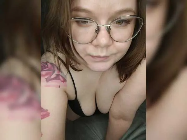 Live sex webcam photo for Cutecheeks #293583174