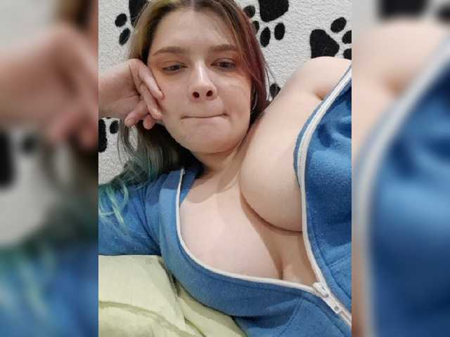 Live sex webcam photo for Cutecherrrtenok #277279413