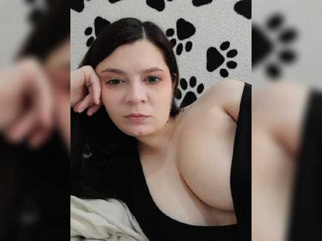 Live sex webcam photo for Cutecherrrtenok #278011439