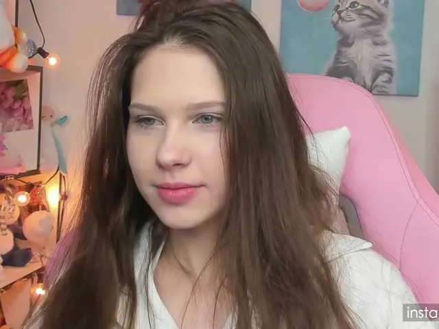 Live sex webcam photo for Cuterori #290577497