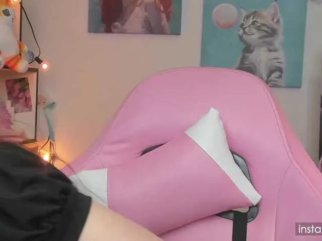 Live sex webcam photo for Cuterori #290597290
