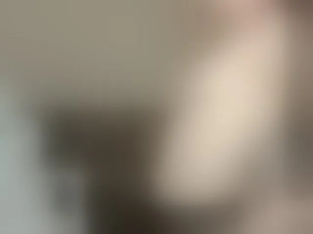 Live sex webcam photo for CutieHuyutie #293897327
