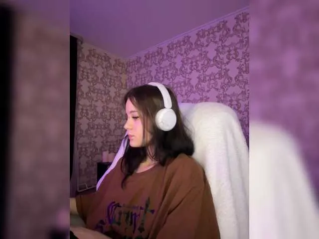 Live sex webcam photo for CutieKitty6 #290422186