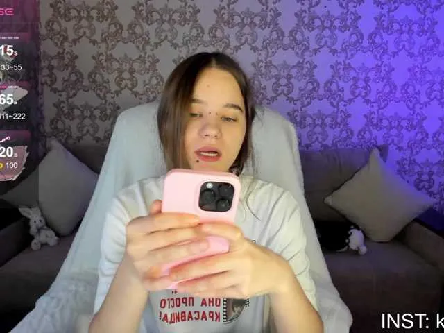 Live sex webcam photo for CutieKitty6 #291466571