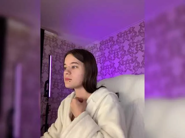 Live sex webcam photo for CutieKitty6 #291692520