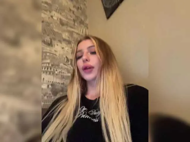 Live sex webcam photo for CutieMolly #290832097