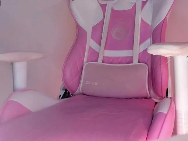 Live sex webcam photo for CutieSue #291763090