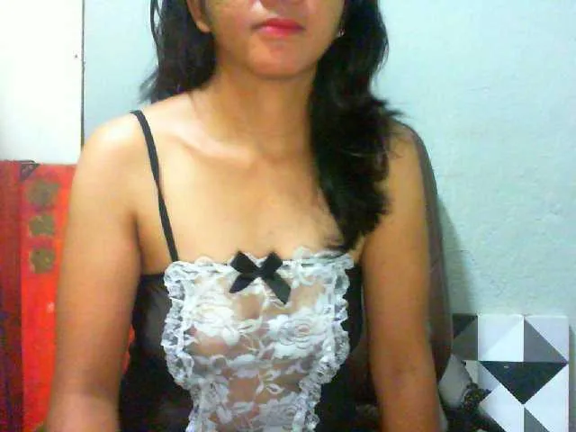 Live sex webcam photo for Cyah2 #290376239
