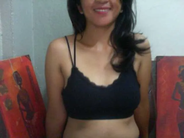 Live sex webcam photo for Cyah2 #290446234