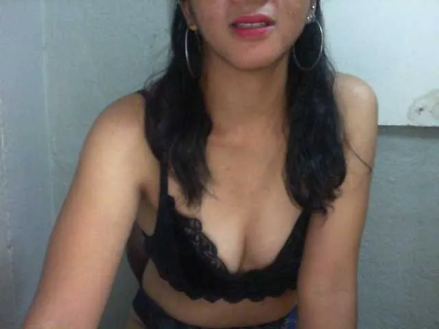 Live sex webcam photo for Cyah2 #290534358