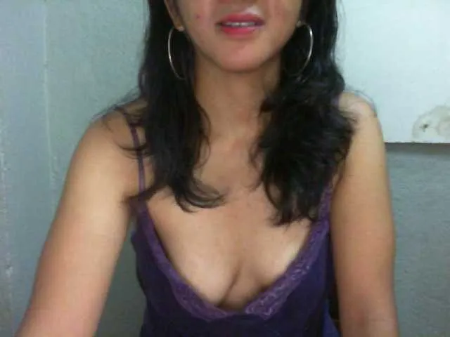 Live sex webcam photo for Cyah2 #290539992